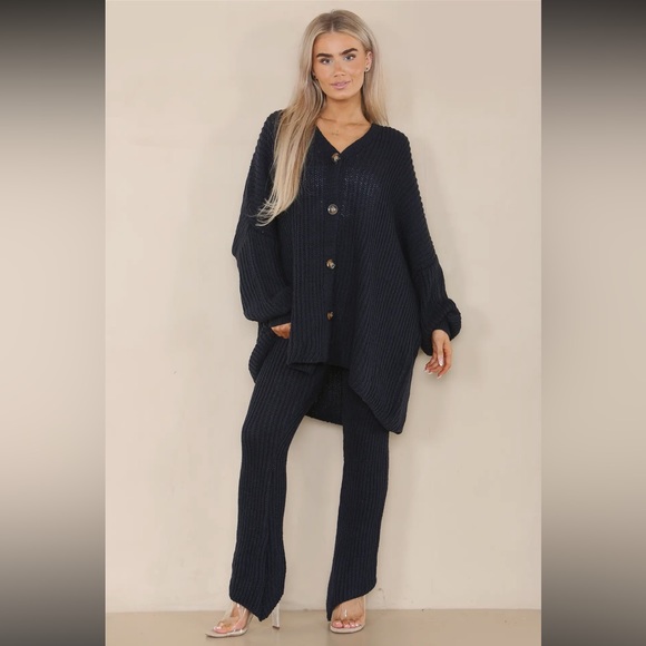 ShopEvelynne Sweaters - New with tag Made In Italy Oversized Knit Cardigan and Pant Set